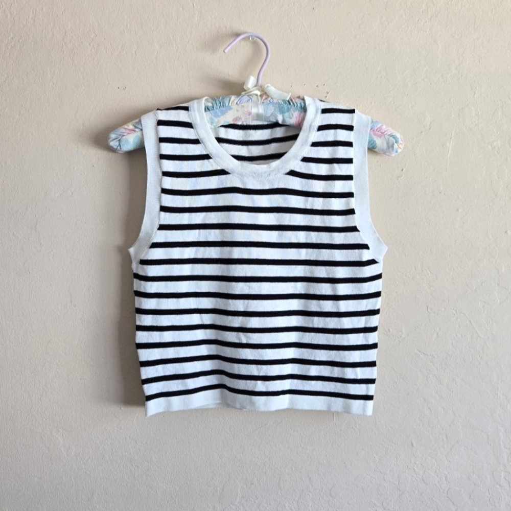 Commense Classy Stripe Crop White And Black Tank Top Size Large